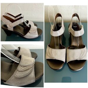 Aravon AAP11MT Medici Sandal Metallic Beige Silver Worn Once! Sz US 8 EU 38.5